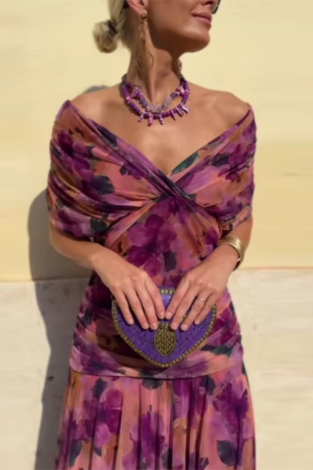 VESTIDO ELEGANTE CON CUELLO EN V