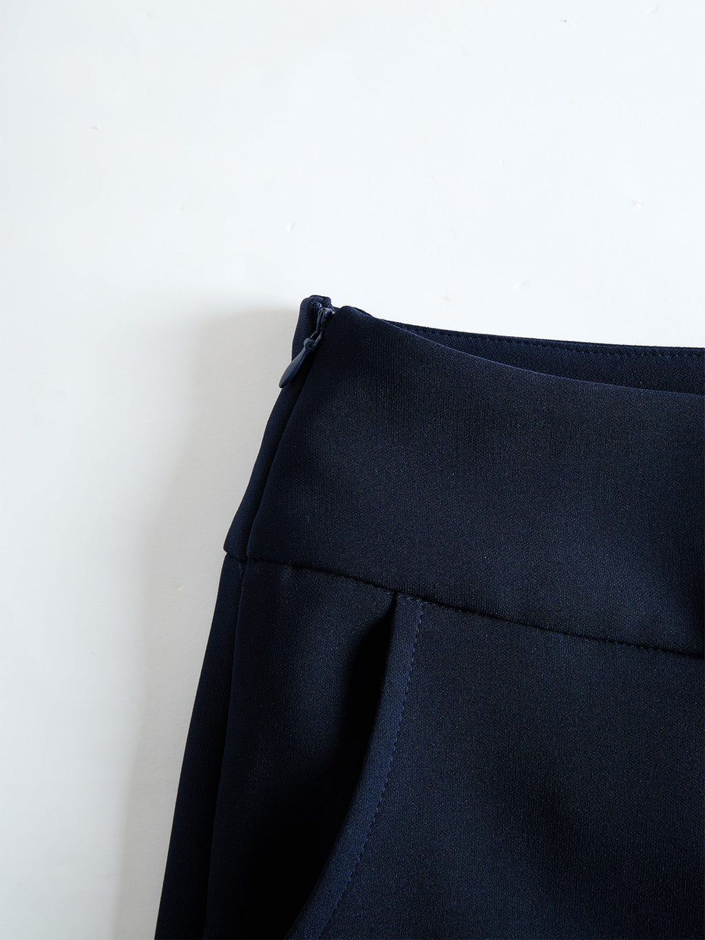 PARIS | Conjunto Negro Elegante con Mangas Abullonadas y Diseño de Pierna Ancha.