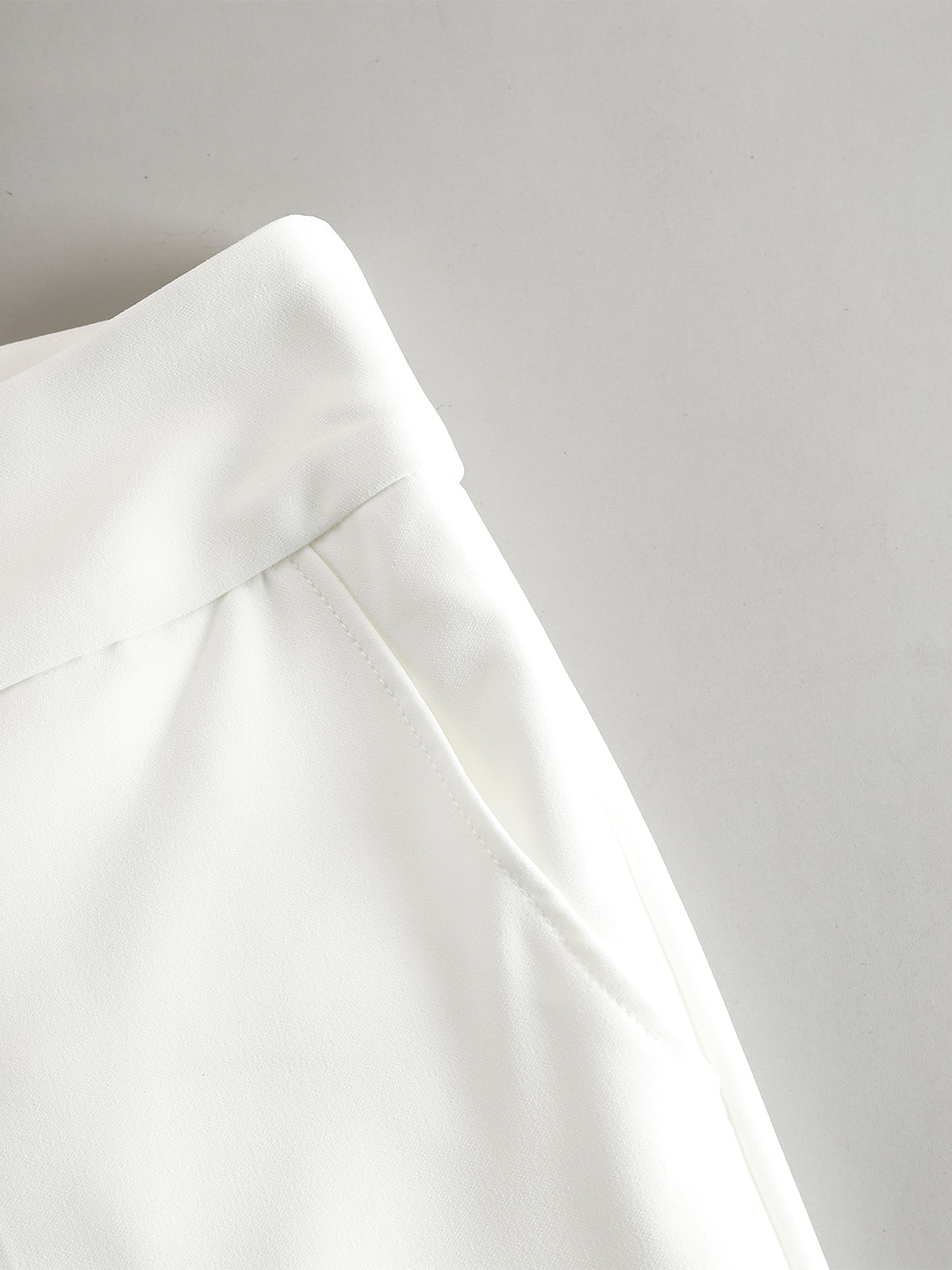PARIS | Conjunto Negro Elegante con Mangas Abullonadas y Diseño de Pierna Ancha.
