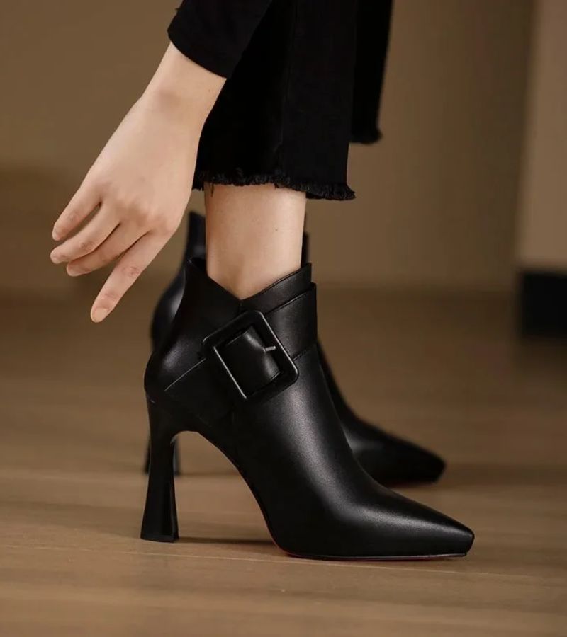 PALOMA | Botines Signature con tacón y hebilla extragrande
