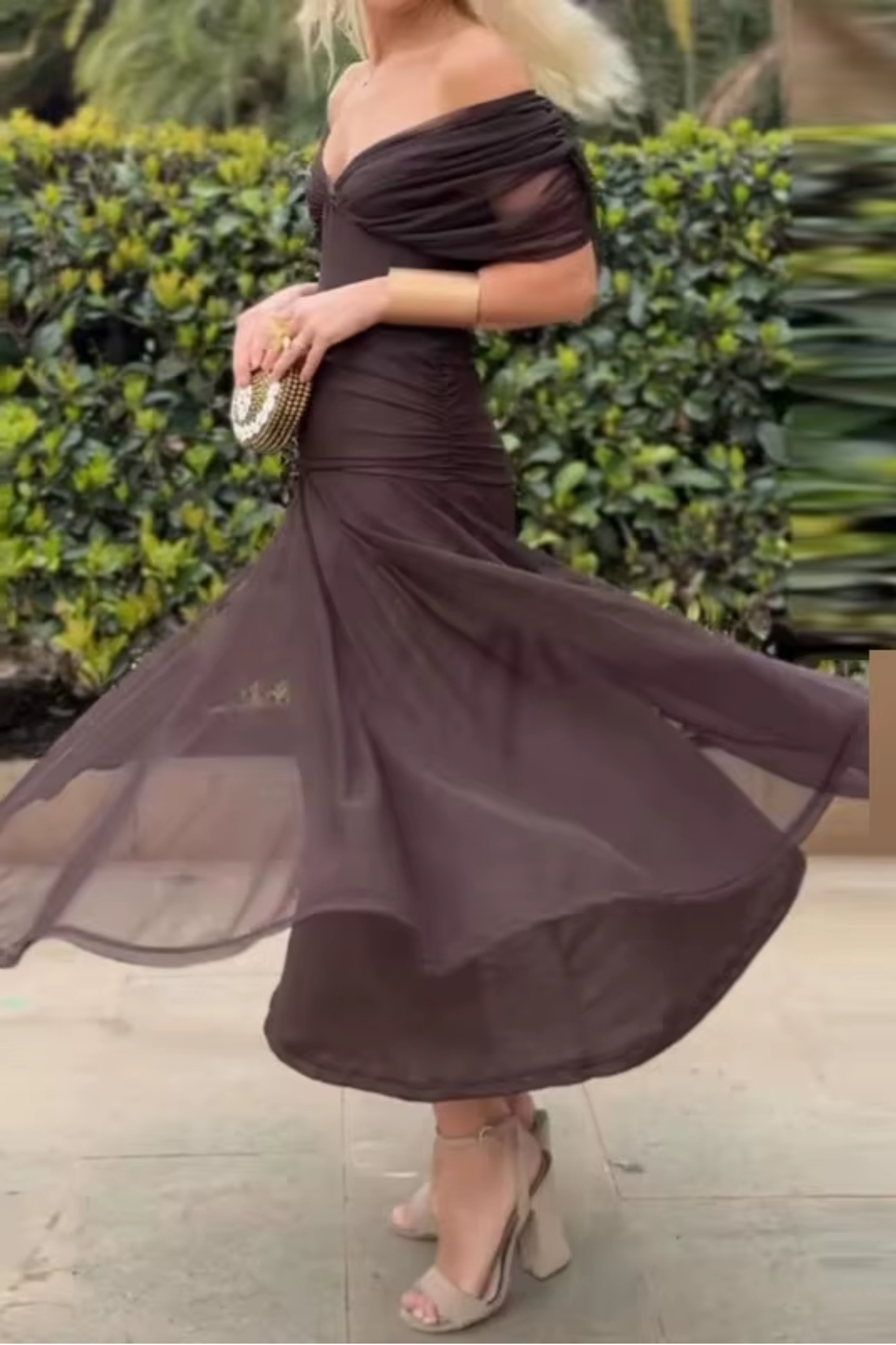 VESTIDO ELEGANTE CON CUELLO EN V