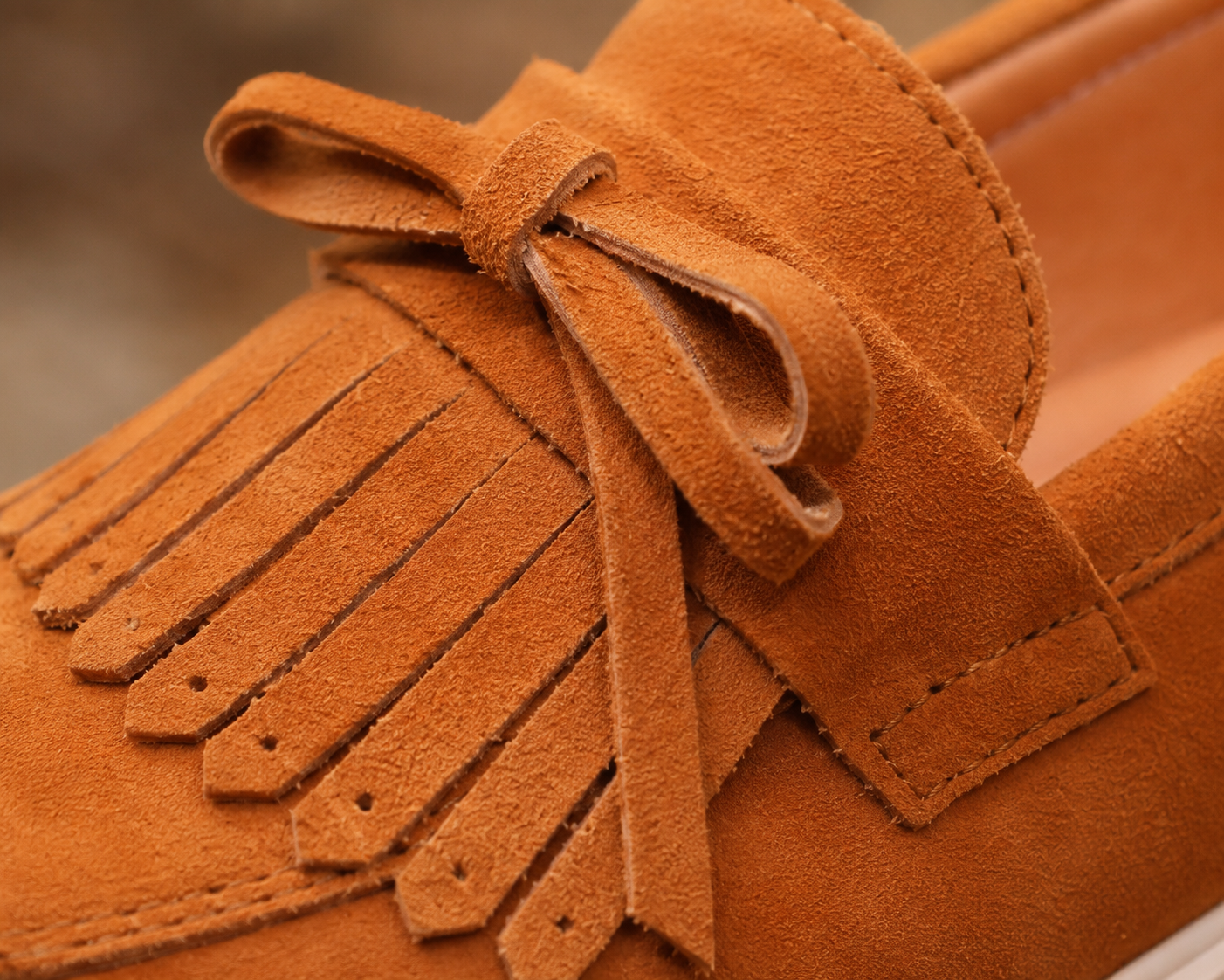 Valeria | Mocasín de ante trenzado con borlas