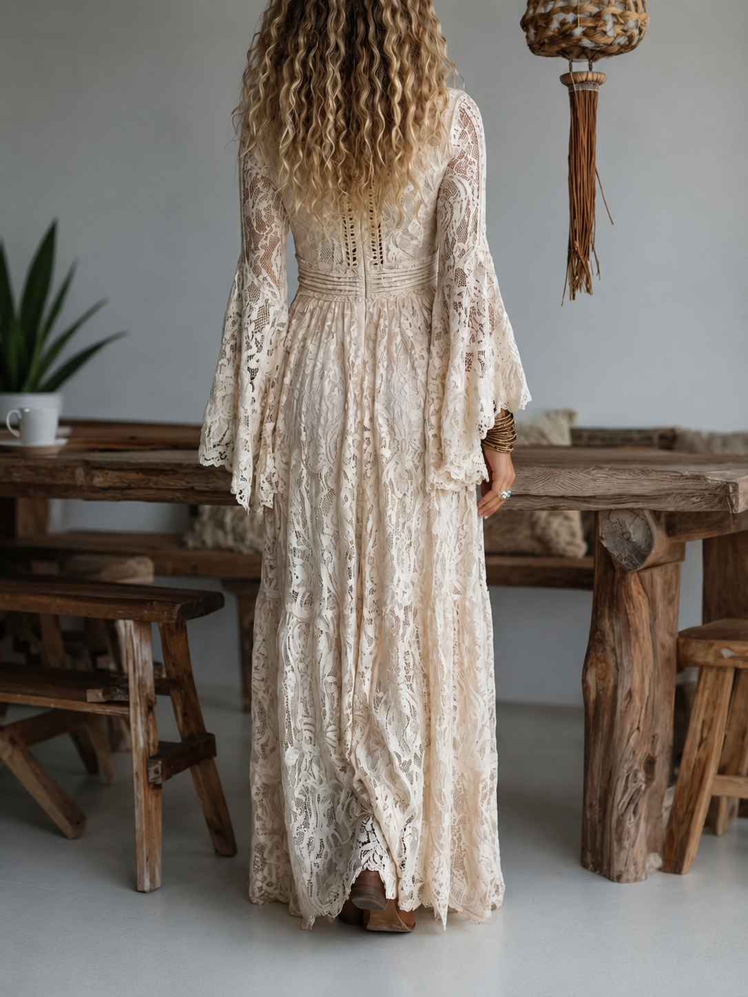 ELENA | Vestido Largo de Encaje con Escote en V