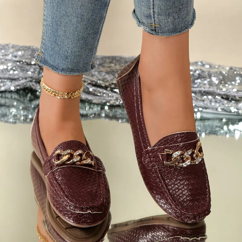 Blanca| Mocasines elegantes con piel de serpiente.