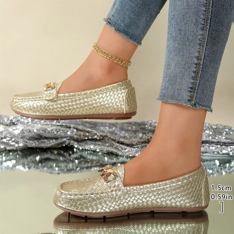 Blanca| Mocasines elegantes con piel de serpiente.