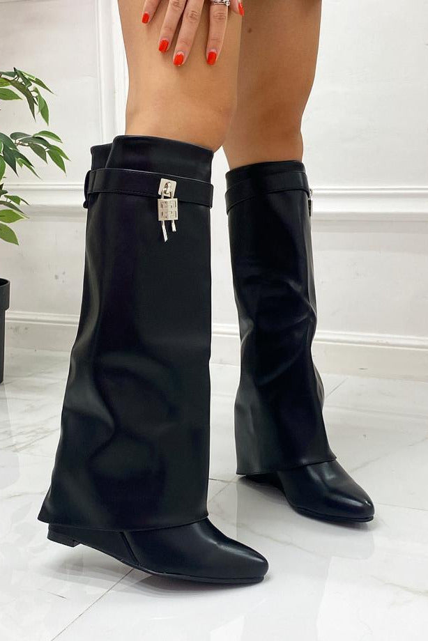 BOTAS DE MUJER CON CUÑA Y PUNTA REDONDEADA NEGRAS