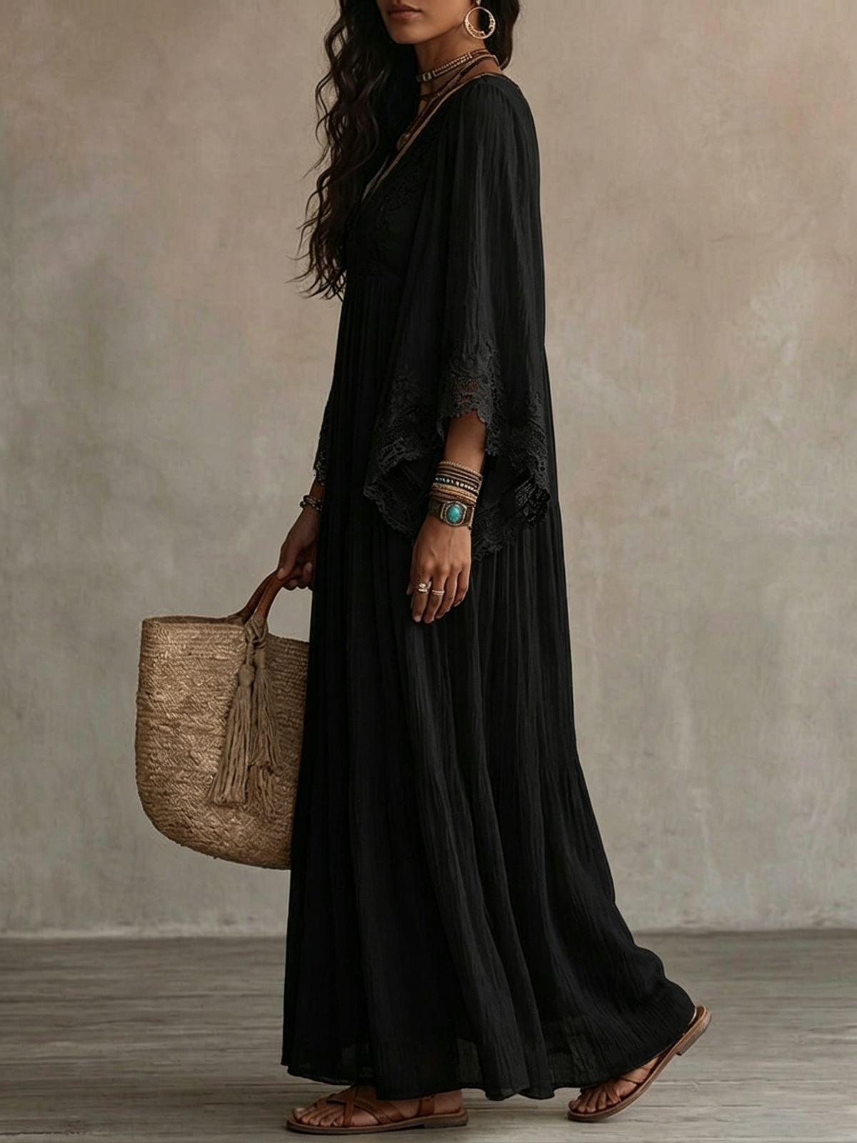 KAIA | Vestido Largo de Chifón Negro con Encaje y Cuello en V