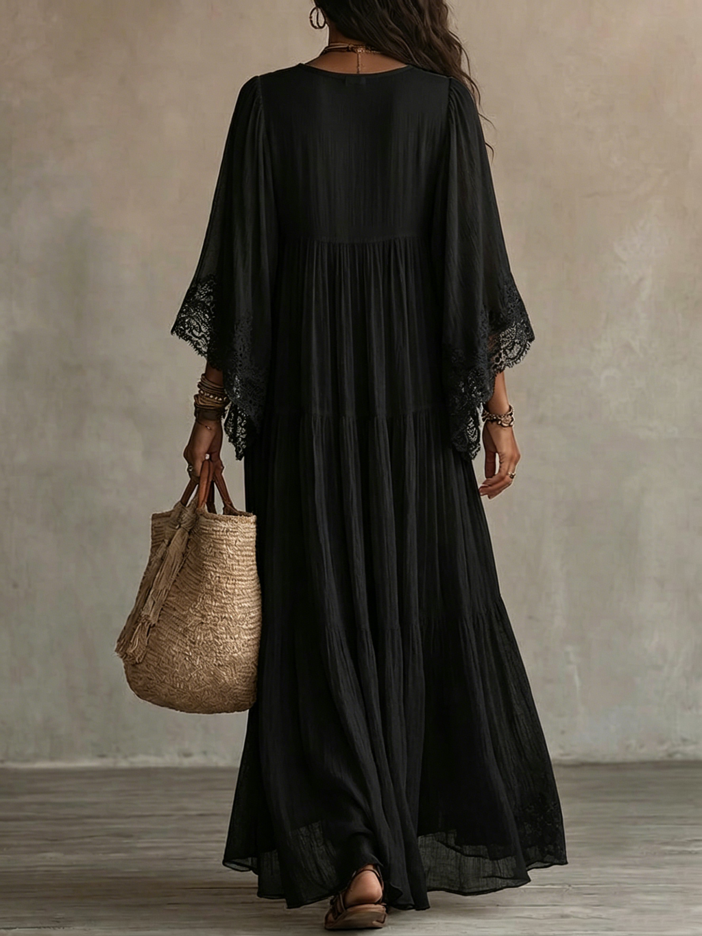 KAIA | Vestido Largo de Chifón Negro con Encaje y Cuello en V